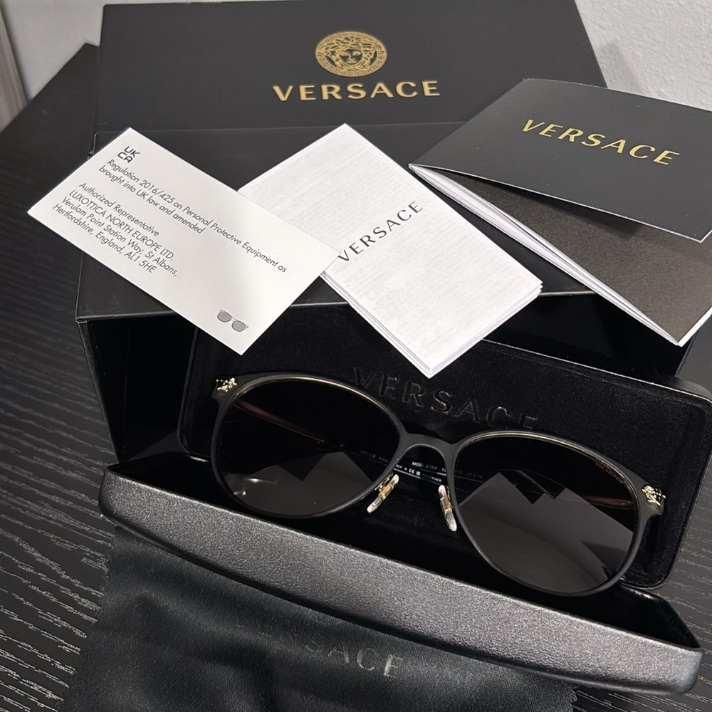Unisex Authentic Versace Black Sunglasses - NIB!!